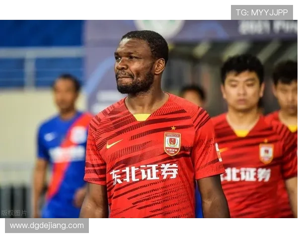 什克里尼亚尔本赛季防守表现稳健,为球队后防提供关键支撑 什克里尼亚尔本赛季防守表现稳健,为球队后防提供关键支撑