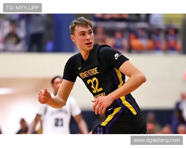 库珀·弗拉格无球跑动制造防守漏洞，拉开空间效率提升